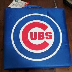 NWT Chicago Cubs Seat Cushion W/removable Strap, Drink Holder and Pockets.